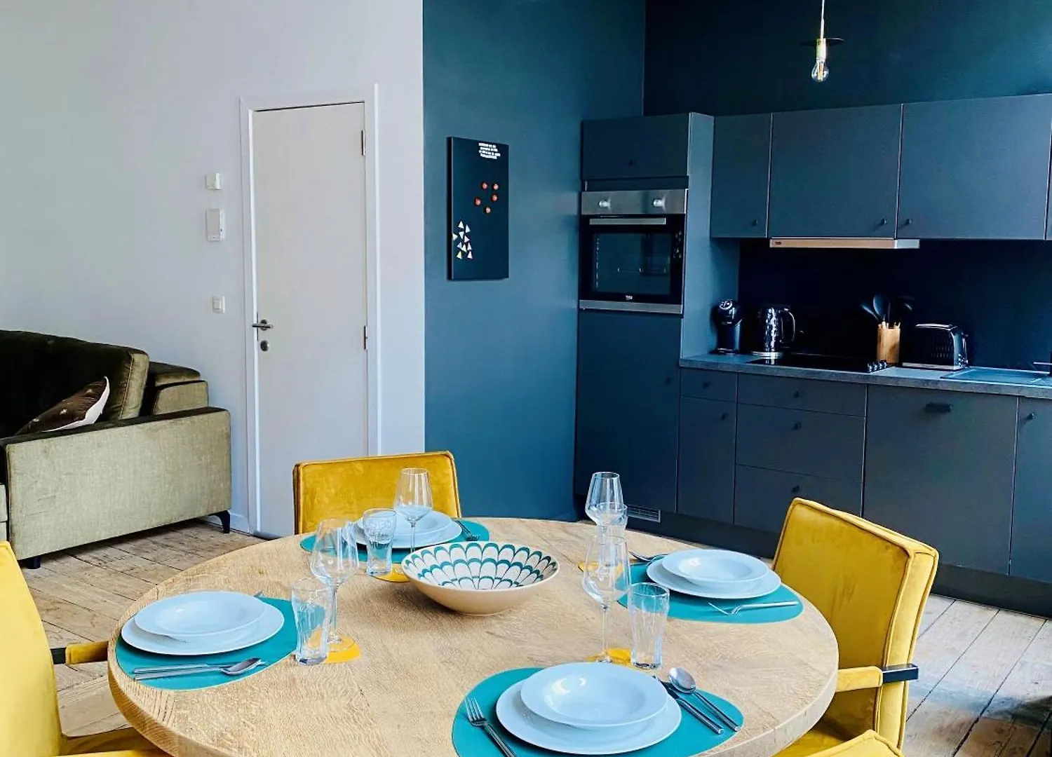 Brick 36 Antwerp - Contemporary Flat With Authentic Touch