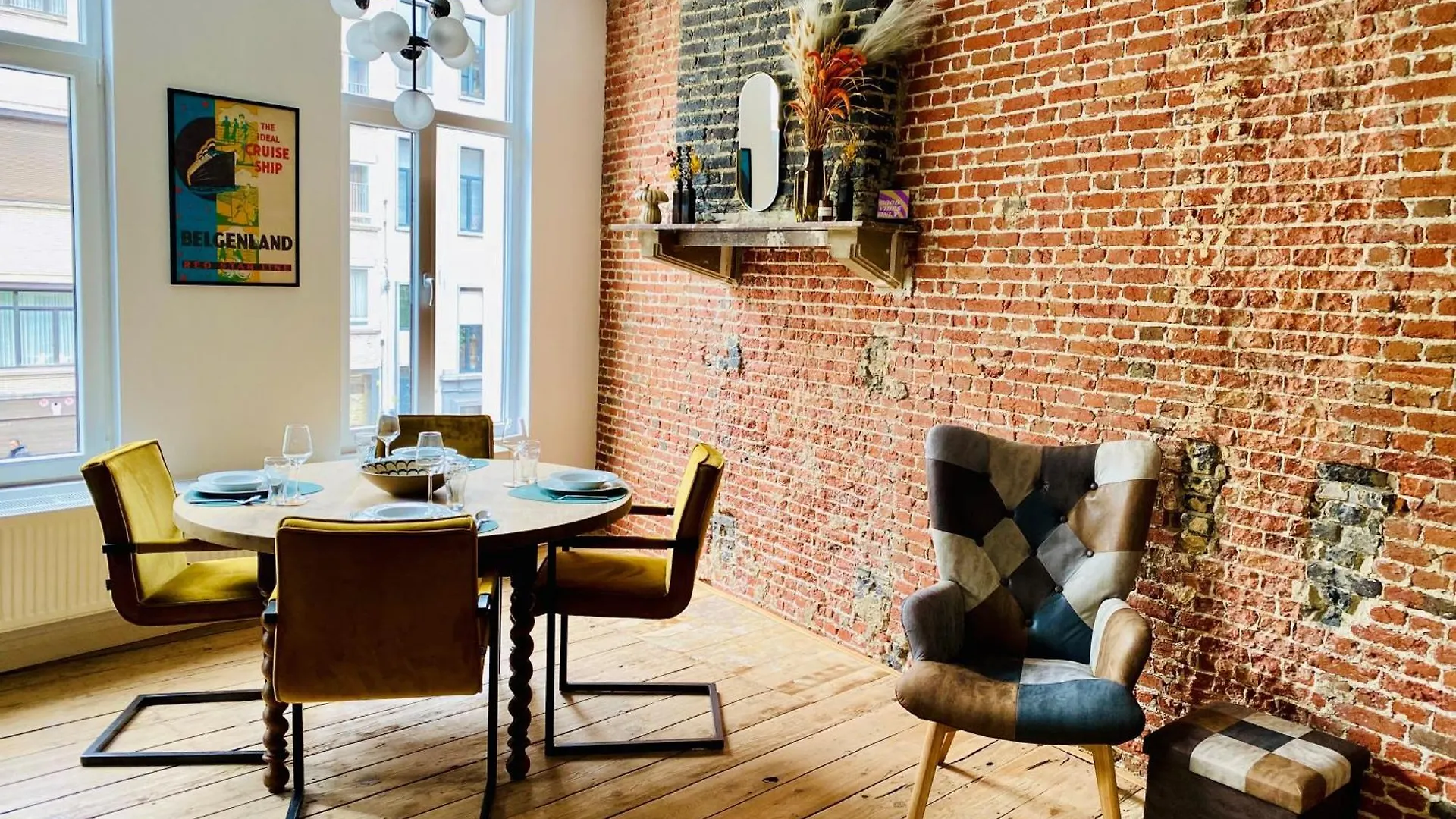 Brick 36 Antwerp - Contemporary Flat With Authentic Touch
